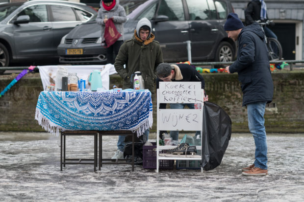 20180303 3512 620x413 - Ice Skating on the Amsterdam Canals