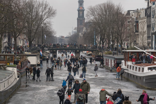 20180303 3642 620x413 - Ice Skating on the Amsterdam Canals