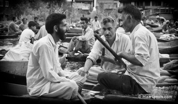 DSC 0017 610x356 - Dal Lake Market